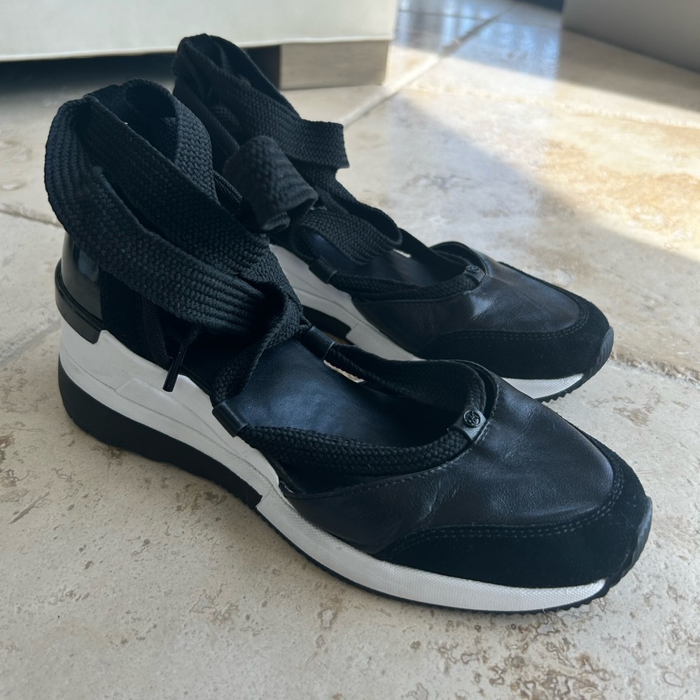 Michael Kors Vega Leather Lace-Up Sneaker